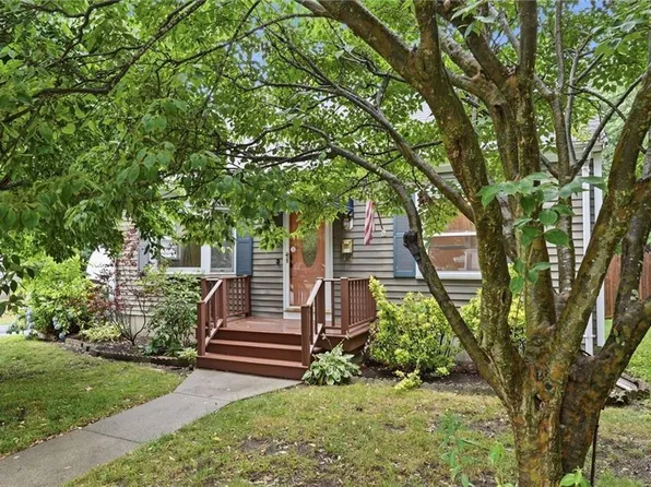 123 Hiawatha St, Warwick, RI 02888