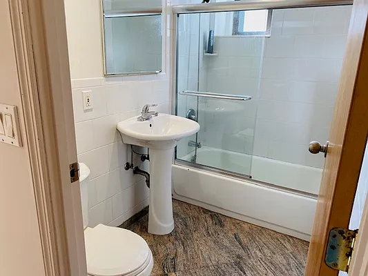 Rented by Bank Neary | media 6