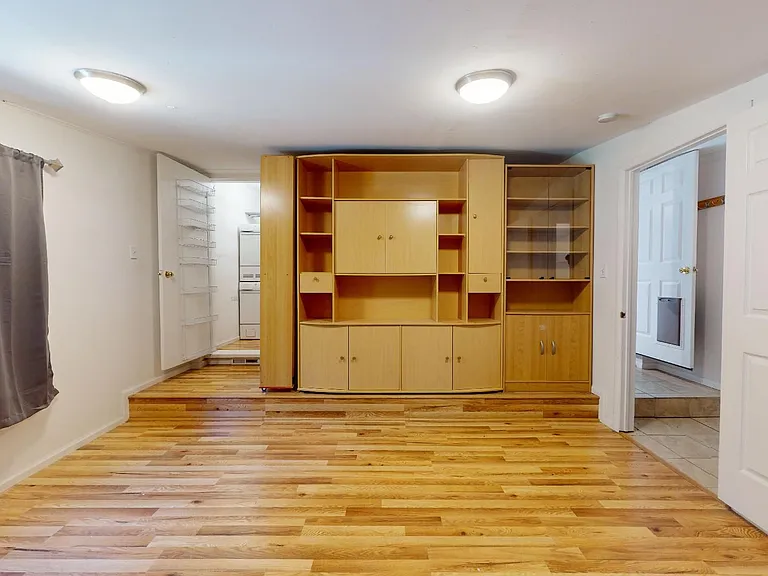 3295 Euclid Ave — Photo 2