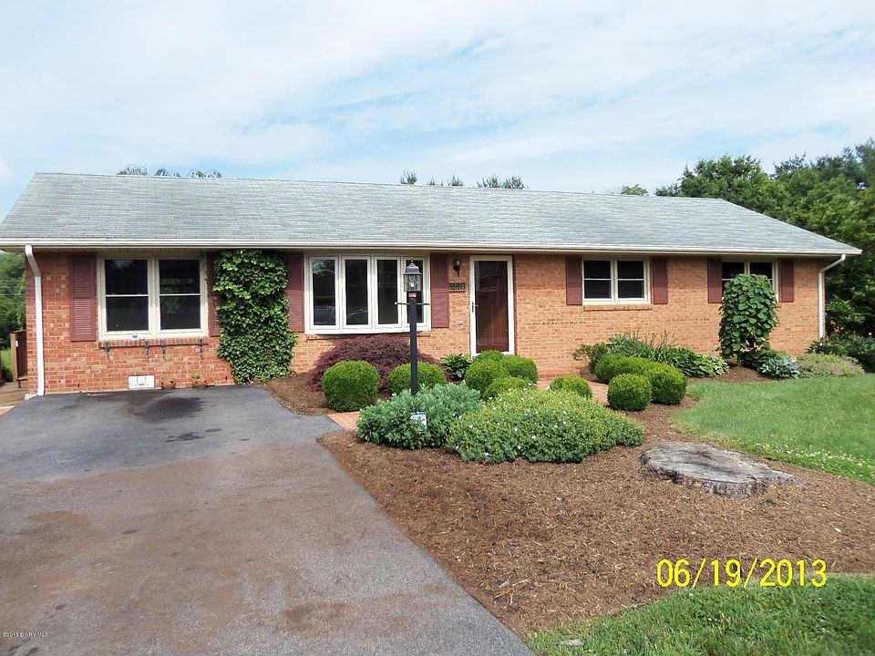 1st image of 220 Walnut Dr
