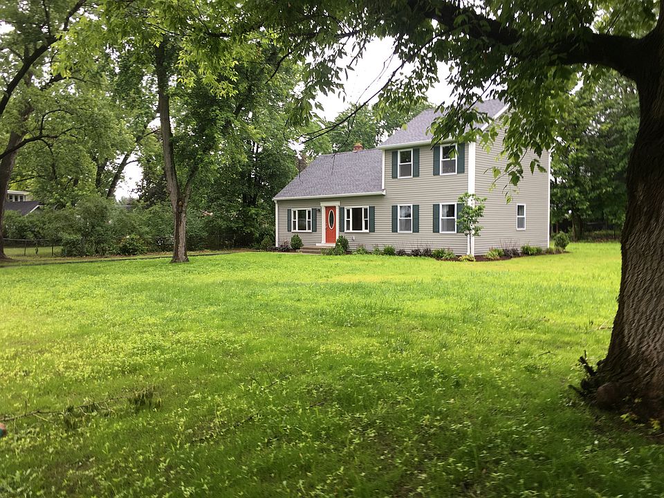 1st image of 10 Oakwood Cr