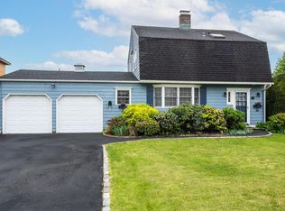 178 Harvard St, Westbury, NY 11590