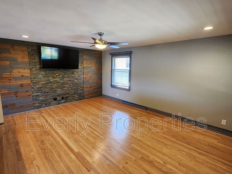 1907 E Van Beck Ave, Saint Francis, WI 53235 Zillow