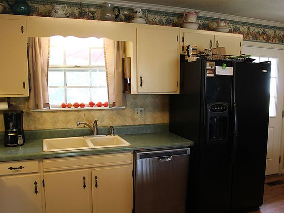 4th image of 2423 Twin Oaks Dr SE