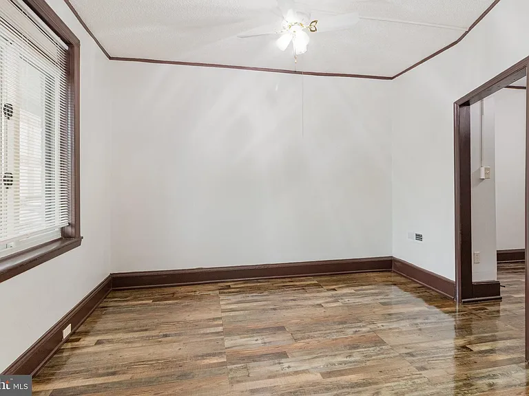 1353 Howard St — Photo 9