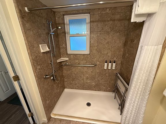 4th image of 6610 N Lake Blvd #116