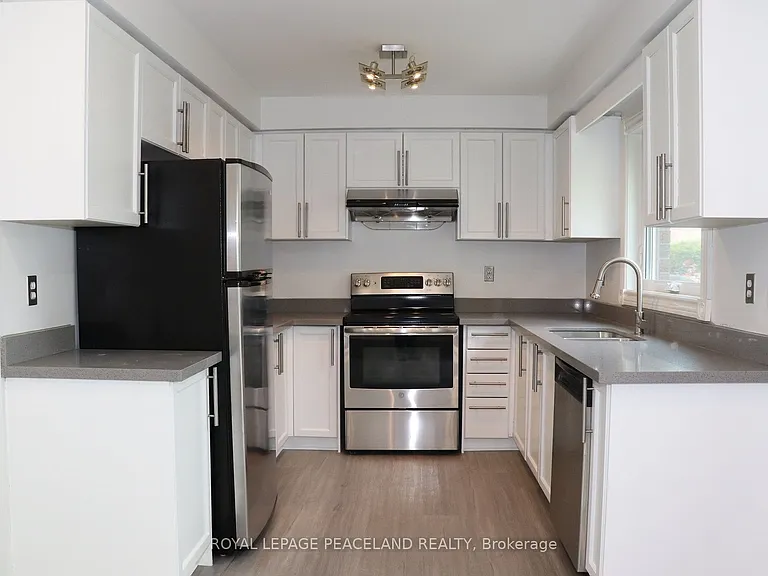 609 Walpole Cres — Photo 4