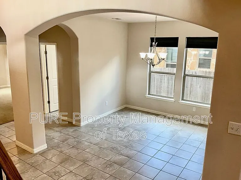 1932 Kempwood Loop — Photo 10