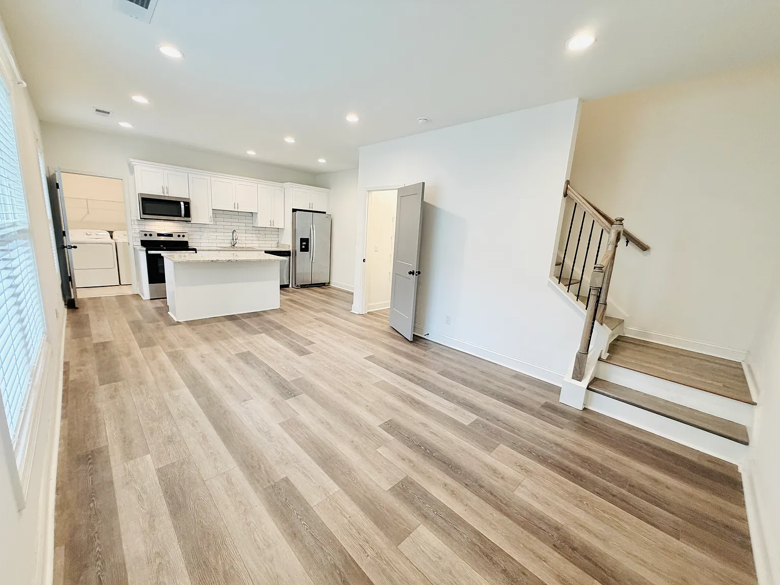 4 bed, 3.5 bath, 1801 sqft, $875 — Photo 2