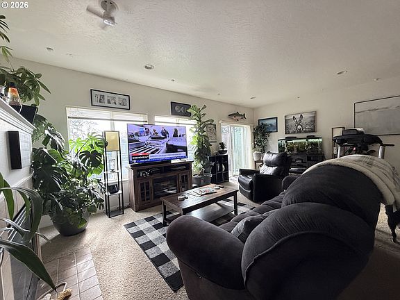 3rd image of 815 Old County Rd Unit 5