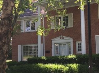 15 N Tower Rd #15, Oak Brook, IL 60523