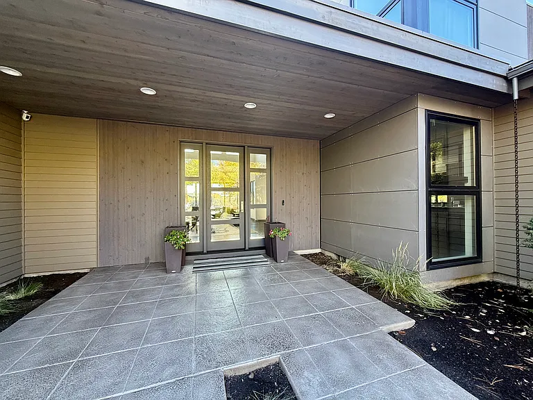 61557 Hosmer Lake Dr — Photo 2