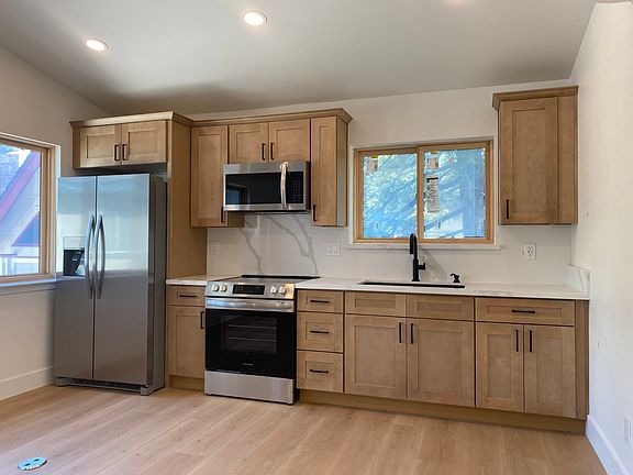 3rd image of 2931 Lakewood Cir #B