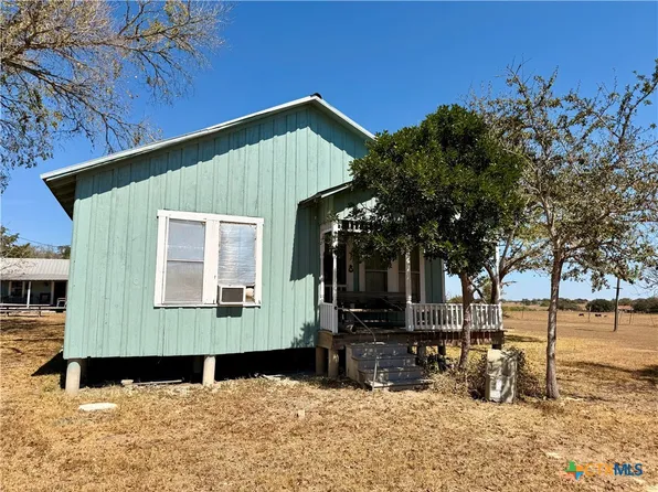 2944 State Highway 111 W, Yoakum, TX 77995