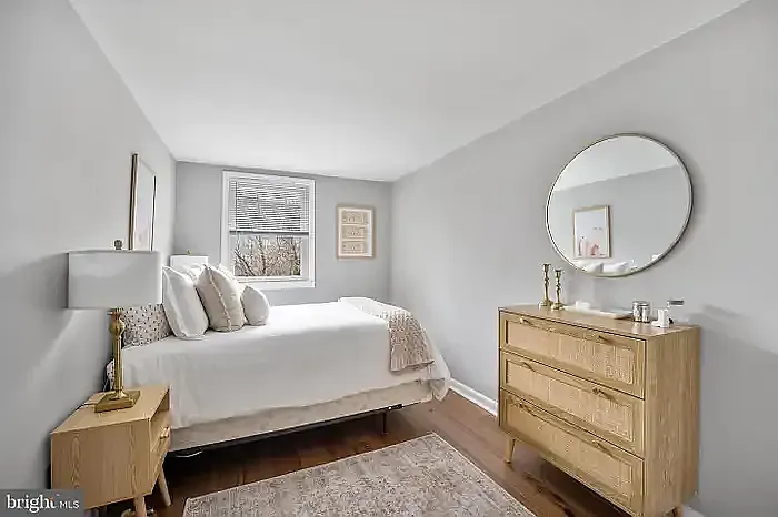 423 W Jefferson St #B — Photo 9