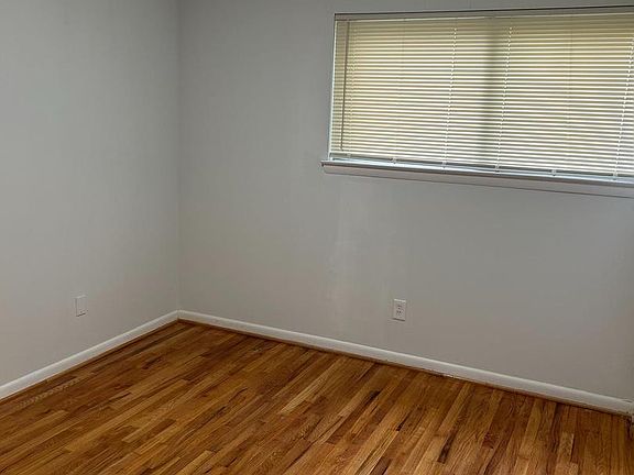 4th image of 3319 6th St SE