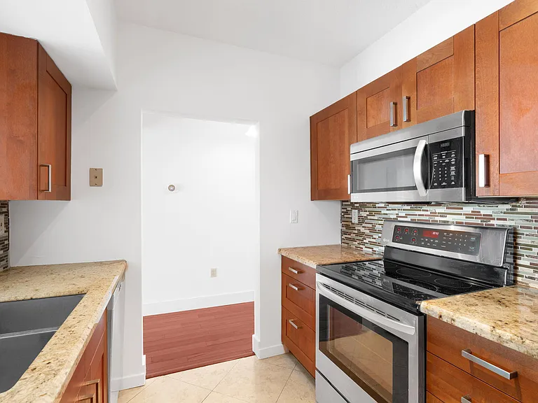 3020 NE 32nd Ave #704 — Photo 6