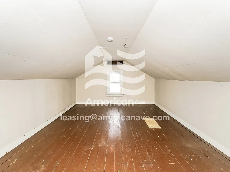 1732139_006_family_room_6.jpg