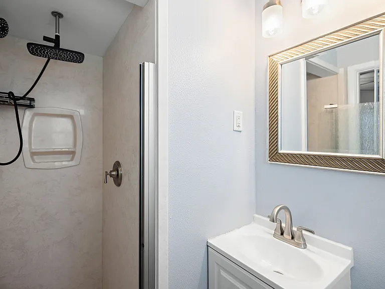 328 Plymouth Ave — Photo 22