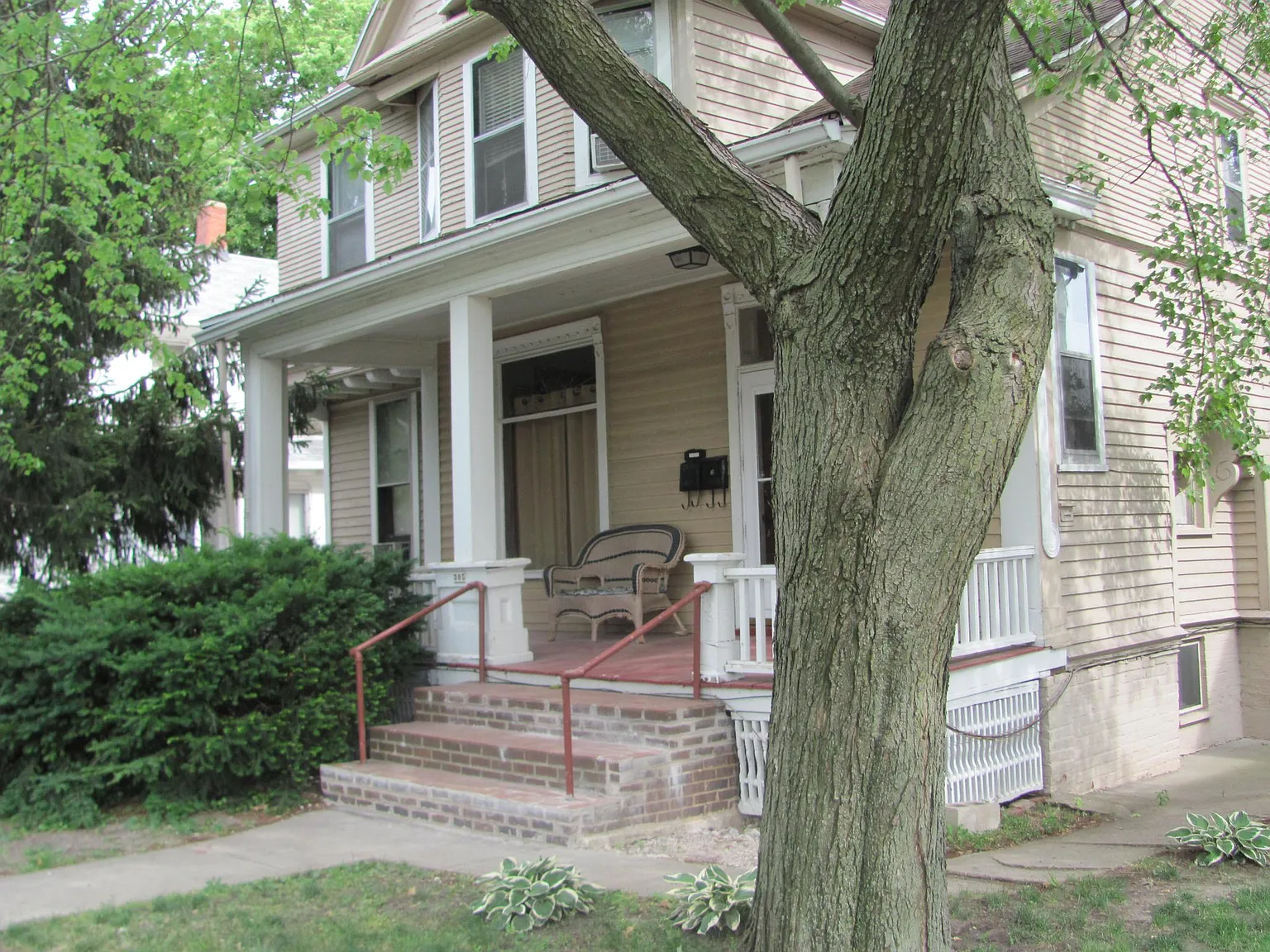 305 E Locust St #3 photo 1