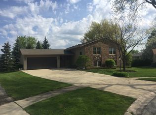 711 Utah Cir, Elk Grove Village, IL 60007
