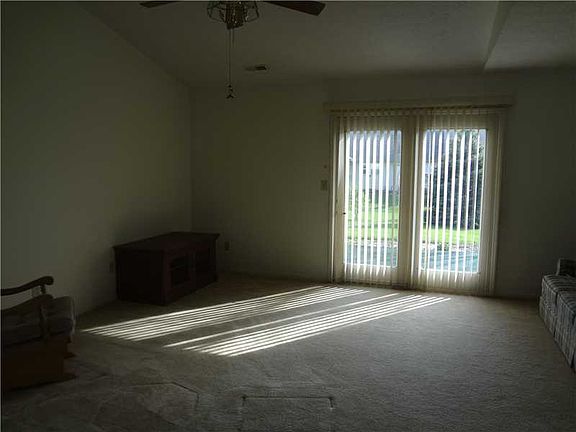 3rd image of 1320 Magnolia Dr