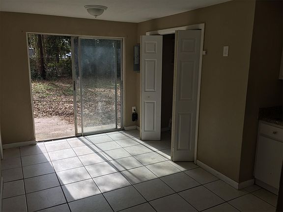 4th image of 1403 College Park Ln APT A