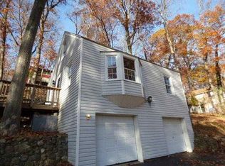 14 Lakeview Trl, Andover, NJ 07821