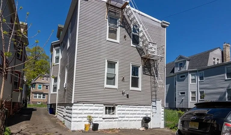 242 S Burnet St — Photo 18