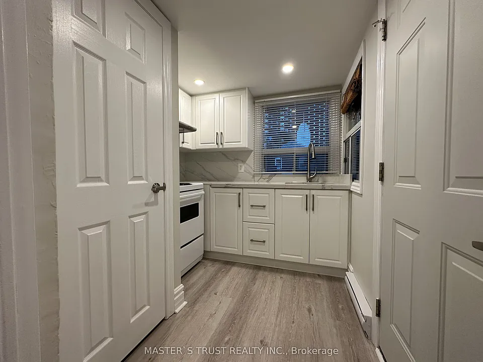 151 Dynevor Rd #UPPER