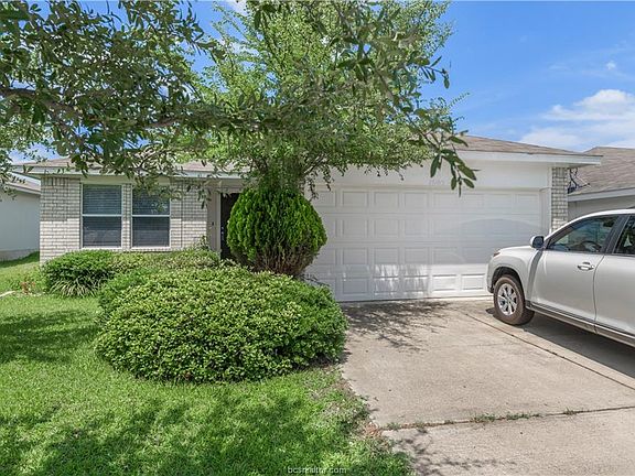 3rd image of 15105 Meredith Ln