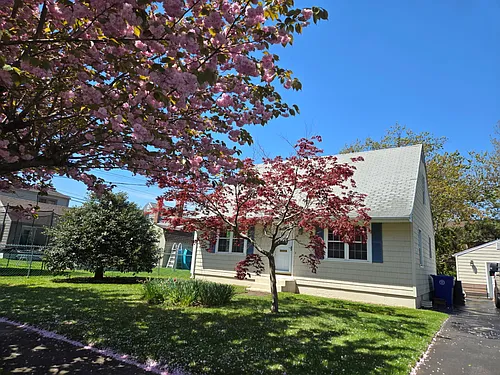 38 Hartland St Photo 1