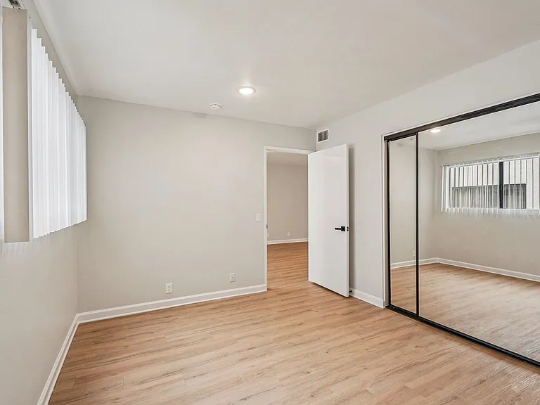 420 Windsor Rd — Photo 38