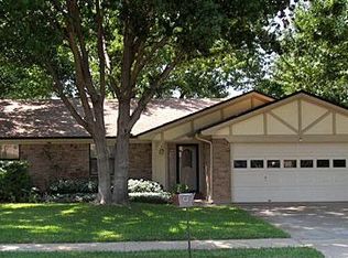 1111 Meadowview Dr, Euless, TX 76039