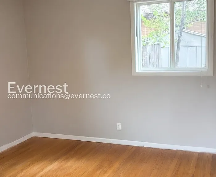 380 Martin Dr — Photo 12