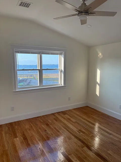 4 bed, 2100 sqft, $5,500 — Photo 4
