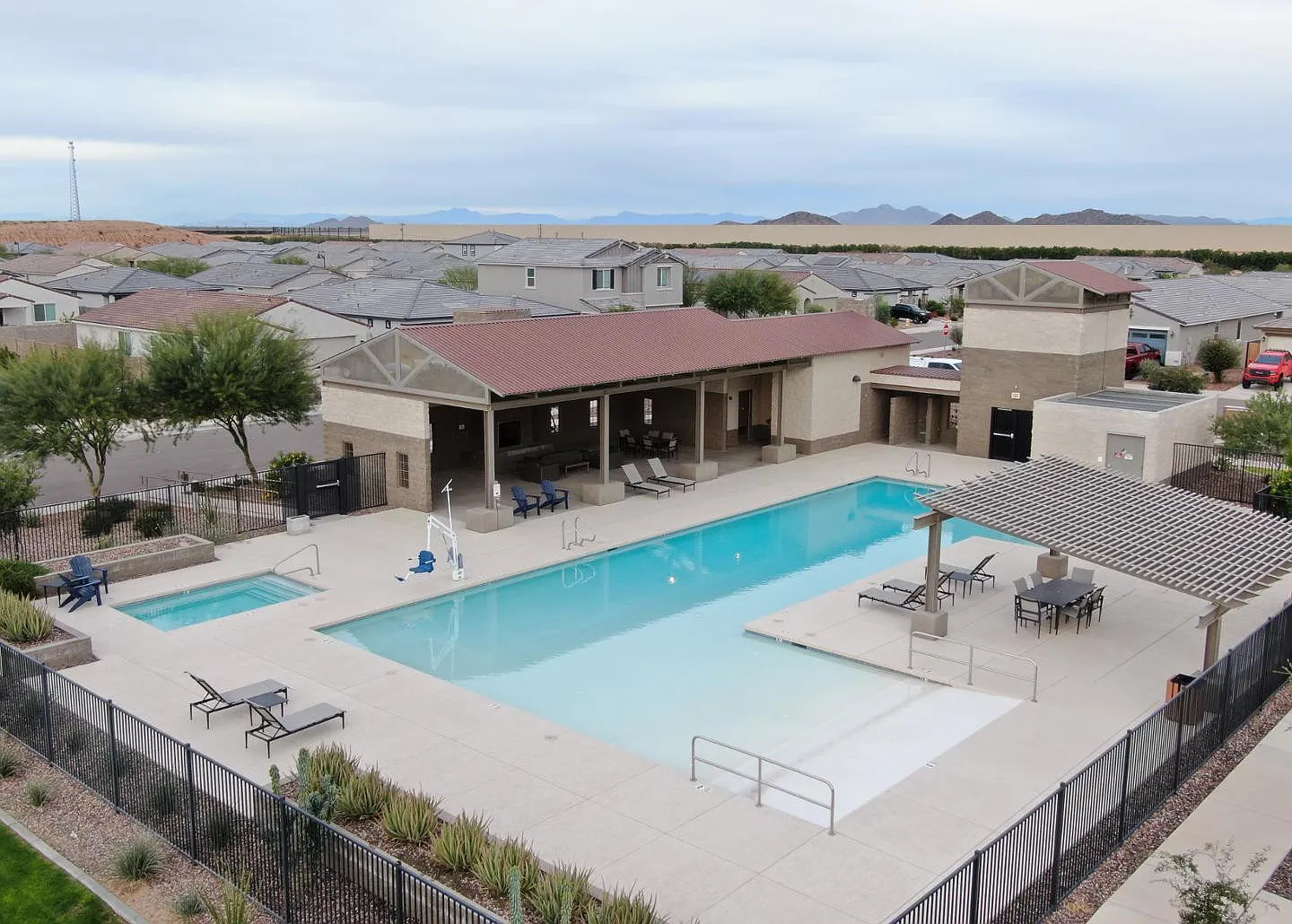 3 bed, 2.0 bath, 1433 sqft, $2,100 — Photo 2