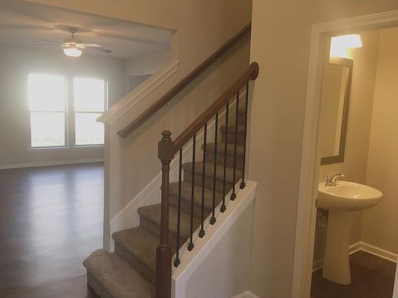 3rd image of 130 Greenfield Dr