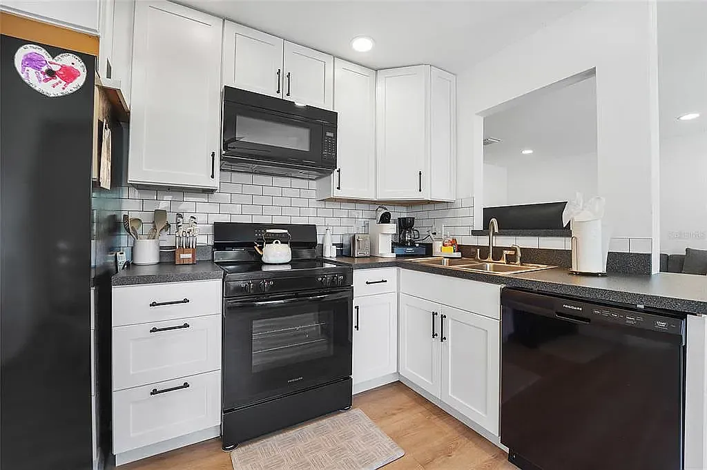 4 bed, 1611 sqft, $4,917 — Photo 3