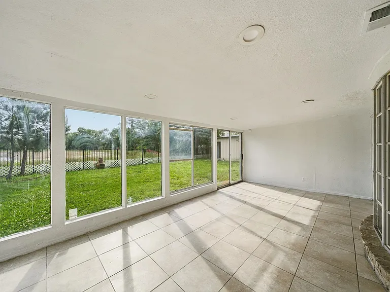 7410 Antoine Dr — Photo 9