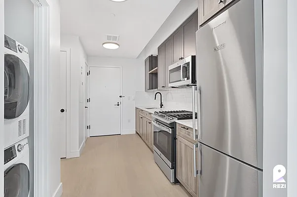 Rented by REZI | media 36