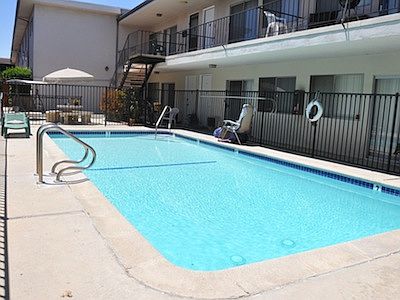 2nd image of 5258 Newcastle Ave APT 20