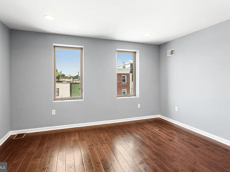 2209 E Huntingdon St — Photo 11