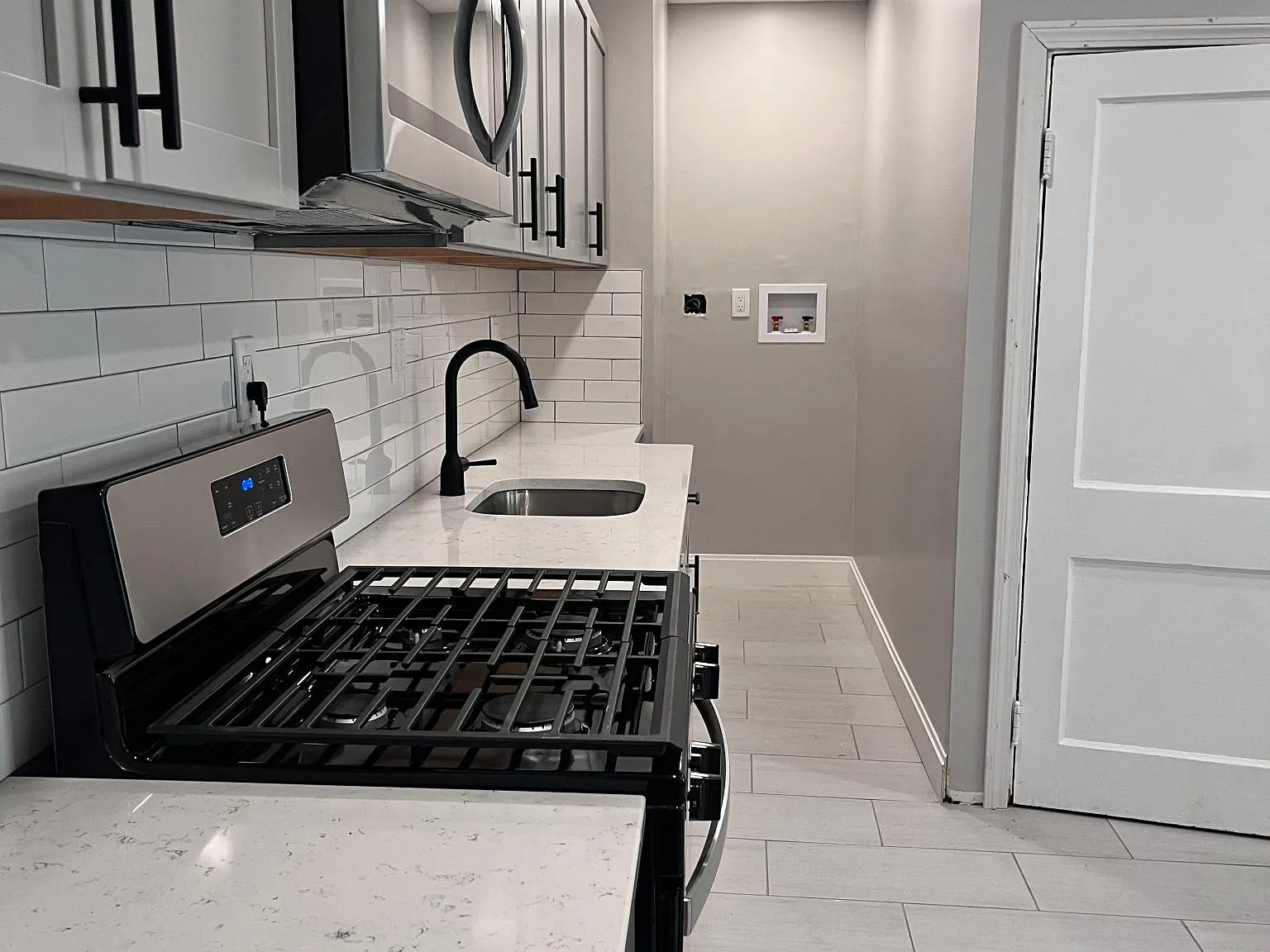 2 bed, 1100 sqft, $2,500 — Photo 2