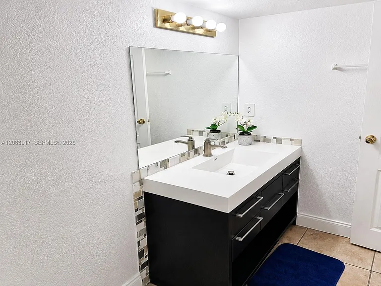 5201 Geneva Way #202 — Photo 3