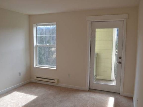 5th image of 7711 NE 175th St Unit E212