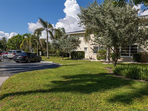 4th image of 2734 NE 27th Court #2