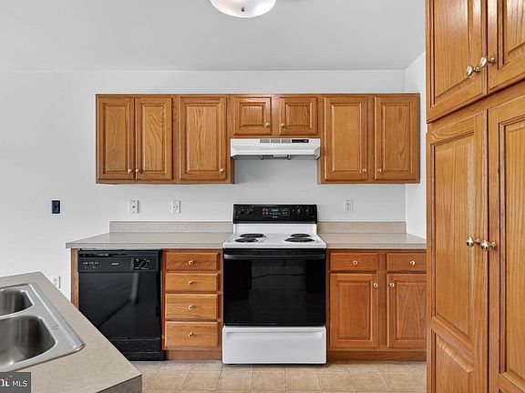 2nd image of 53 Chickadee Cir