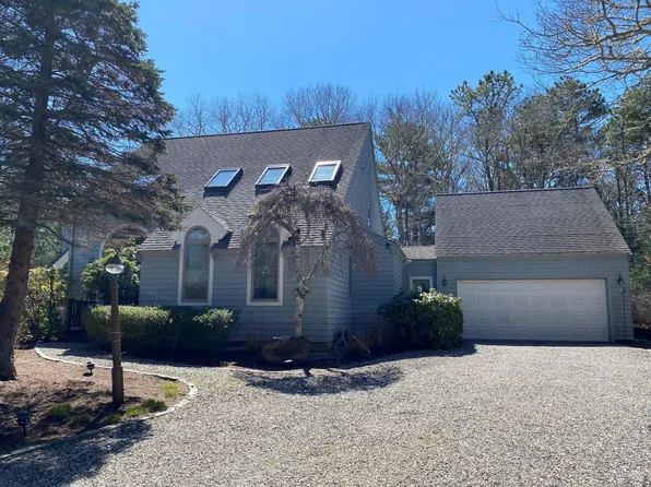 13 Fells Pond Road, Mashpee, MA 02649
