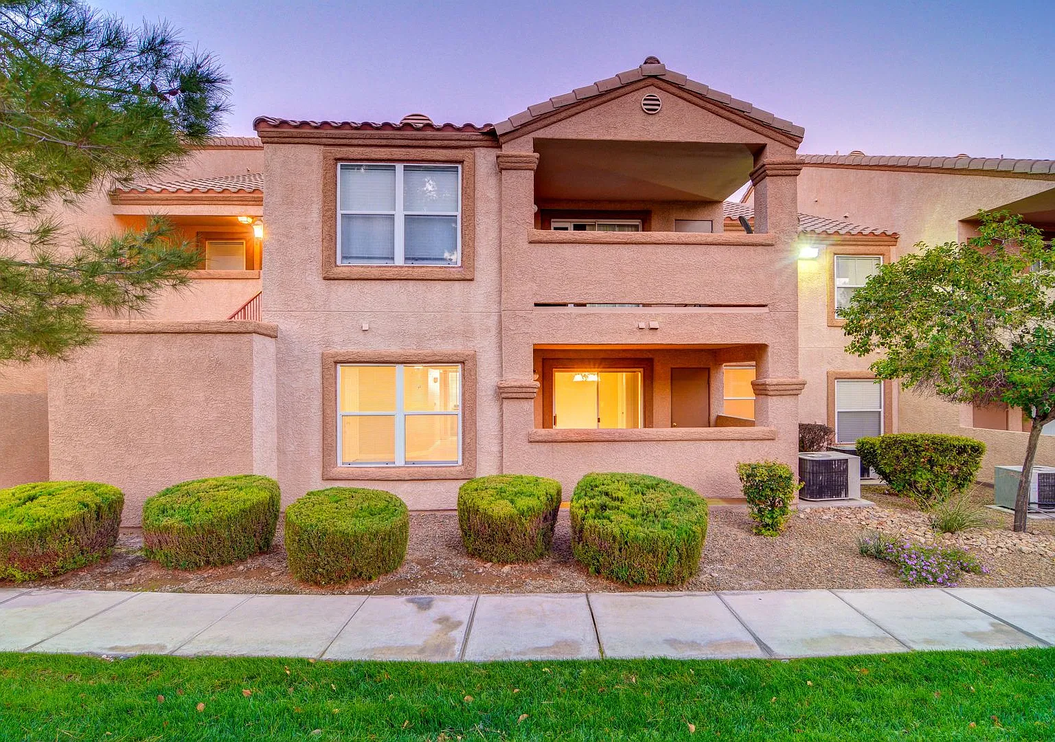 1150 N Buffalo Dr — Photo 1